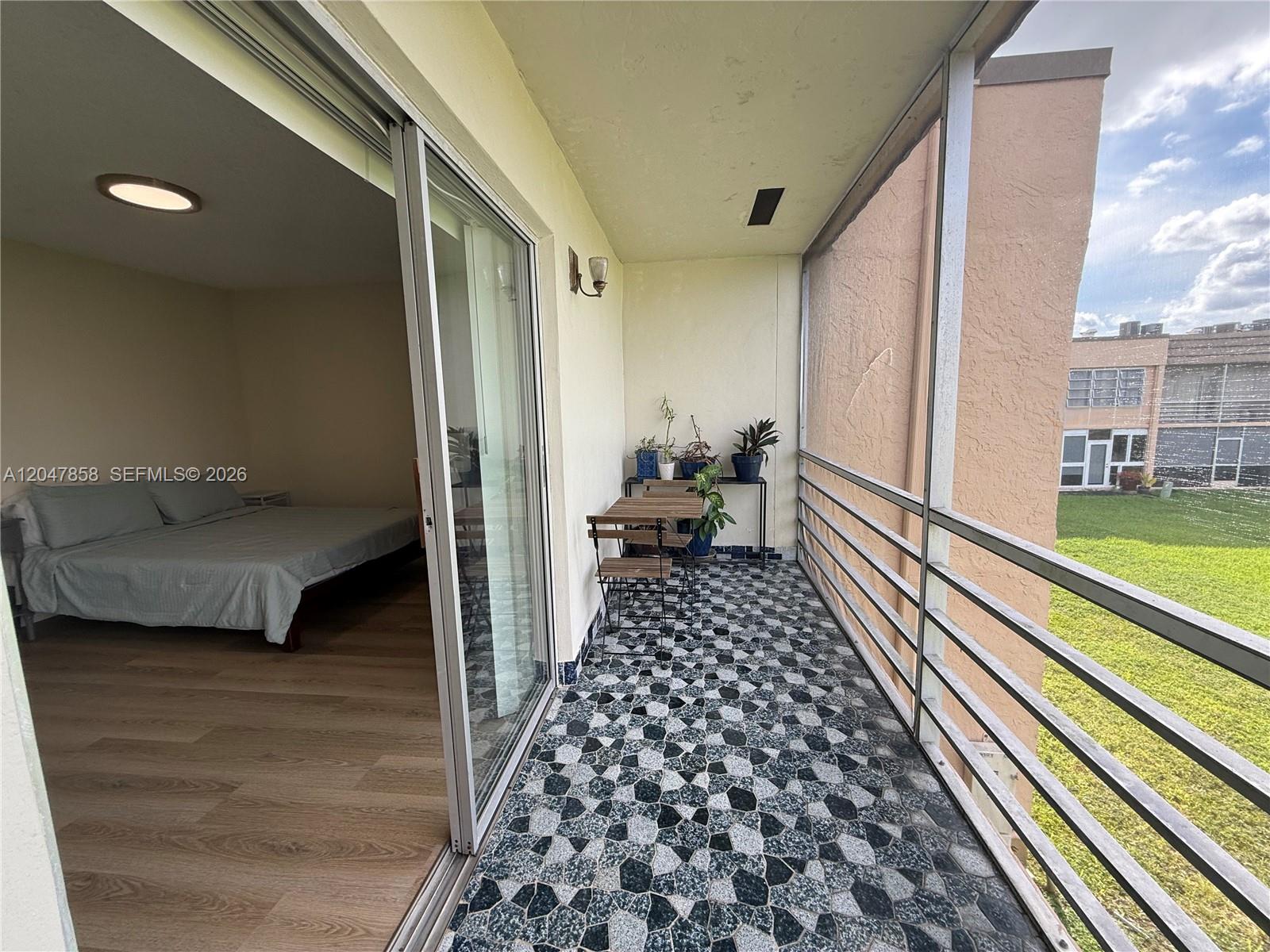 9101 Sunrise Lakes Blvd Unit: 215
