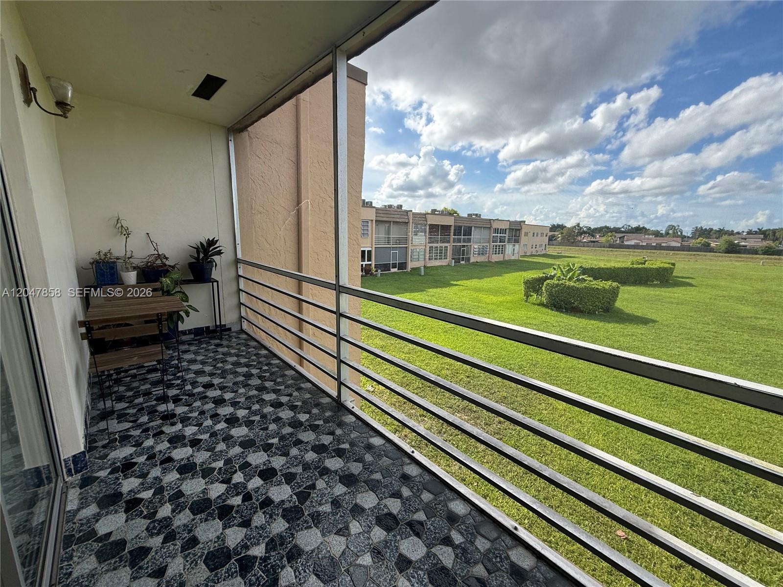 9101 Sunrise Lakes Blvd Unit: 215