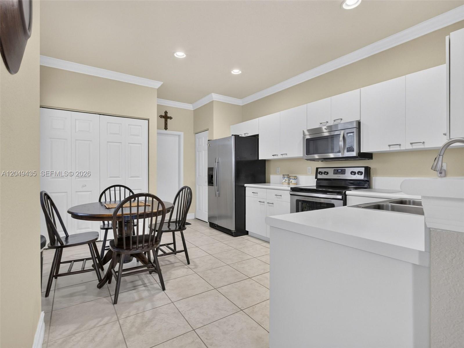 2475 W Cordoba Bnd