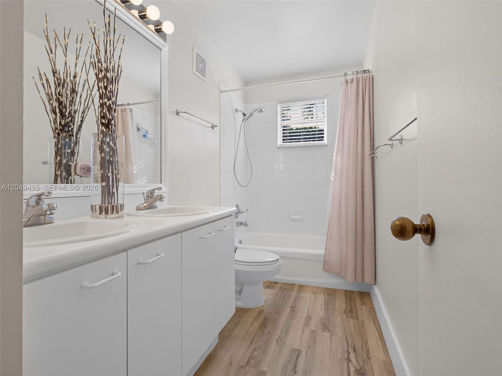 2475 W Cordoba Bnd
