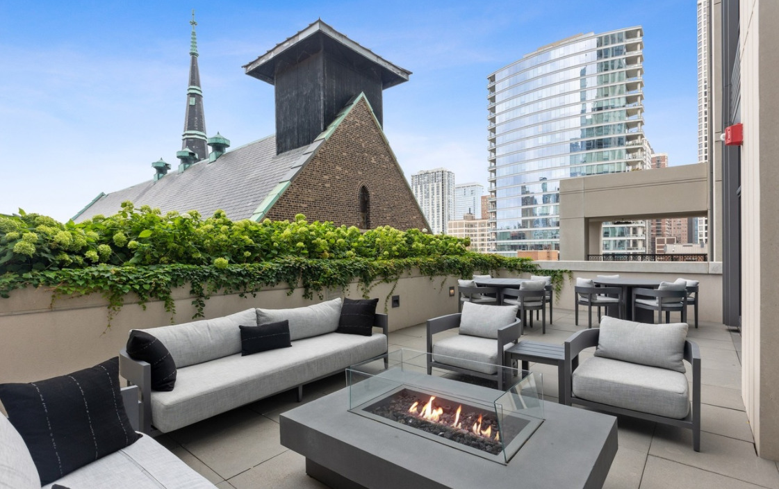 9 W Walton Street Unit: 2301