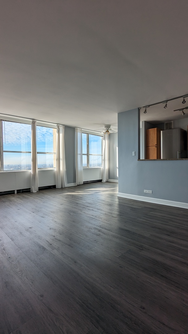 655 W IRVING PARK Road Unit: 4813