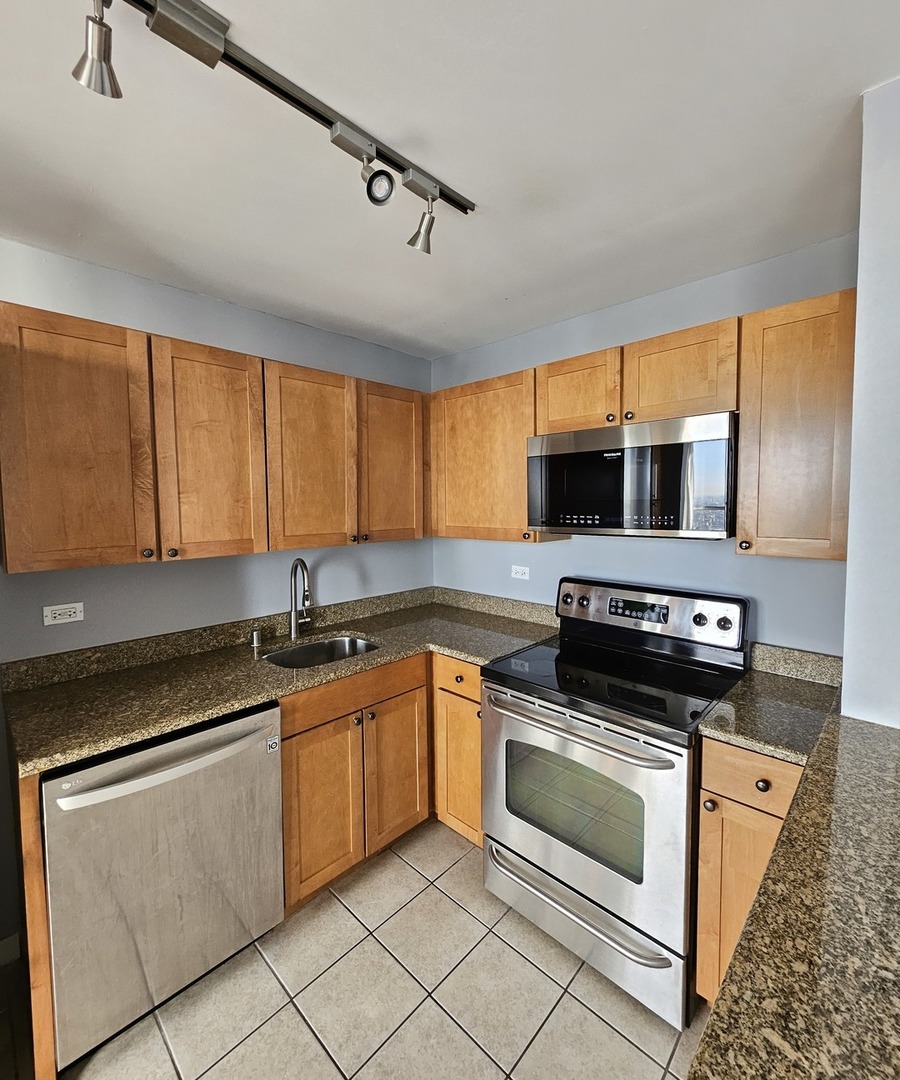 655 W IRVING PARK Road Unit: 4813