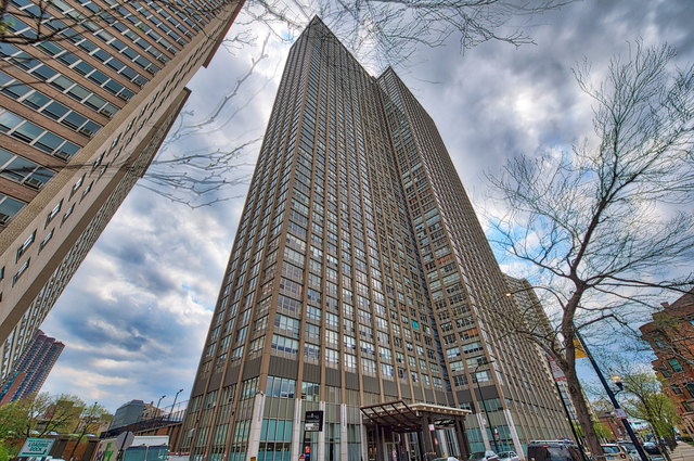 655 W IRVING PARK Road Unit: 4813