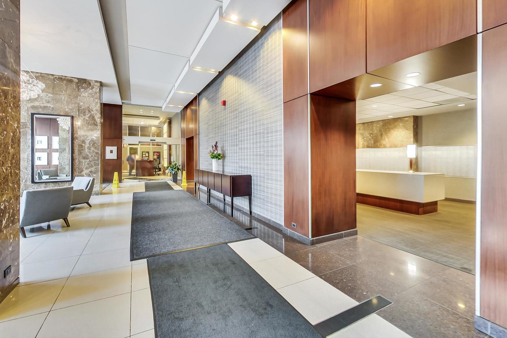 655 W IRVING PARK Road Unit: 4813