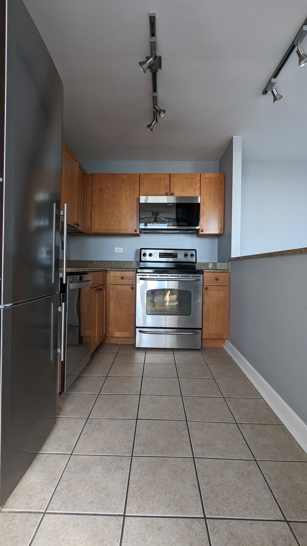 655 W IRVING PARK Road Unit: 4813