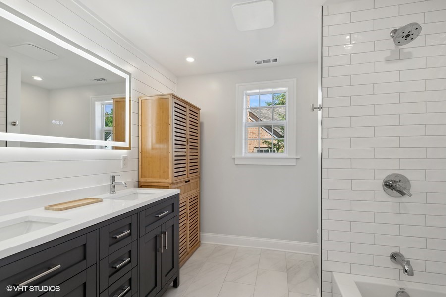 215 E Scranton Avenue