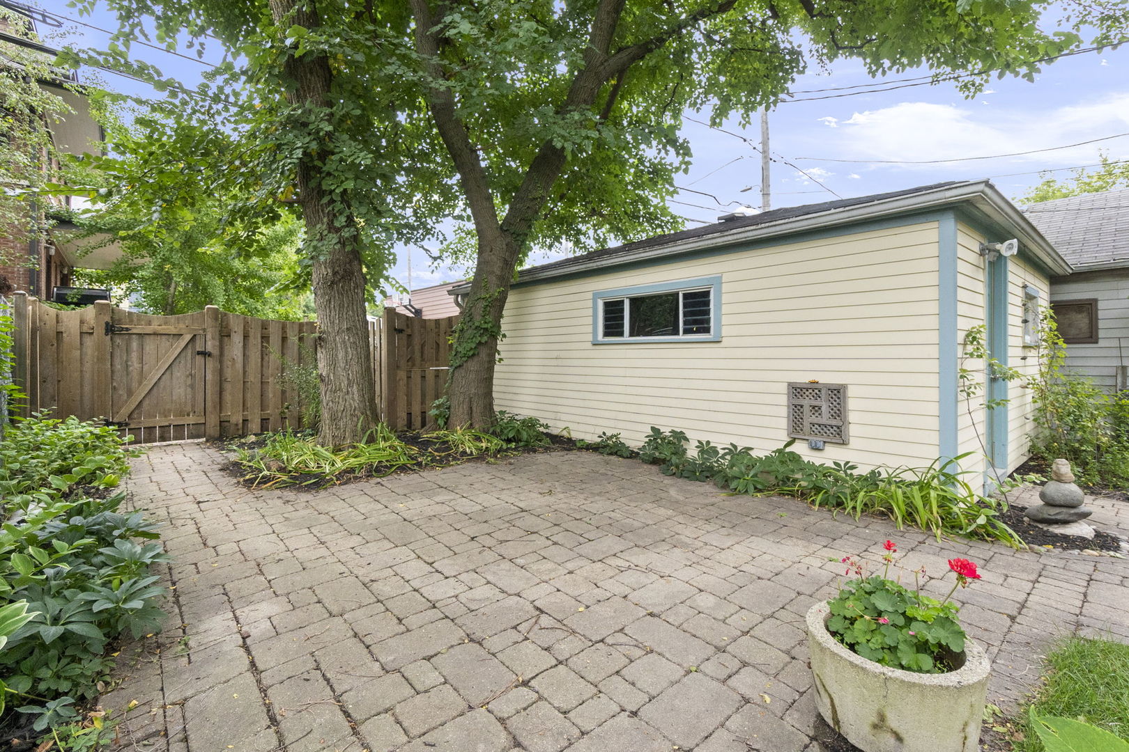 4319 N Greenview Avenue