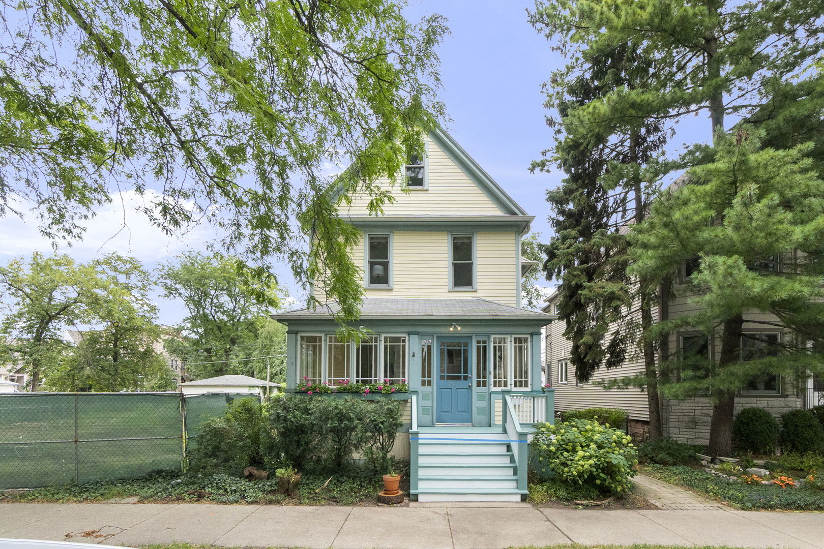 4319 N Greenview Avenue