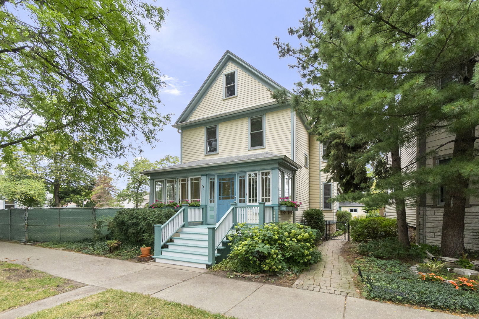 4319 N Greenview Avenue