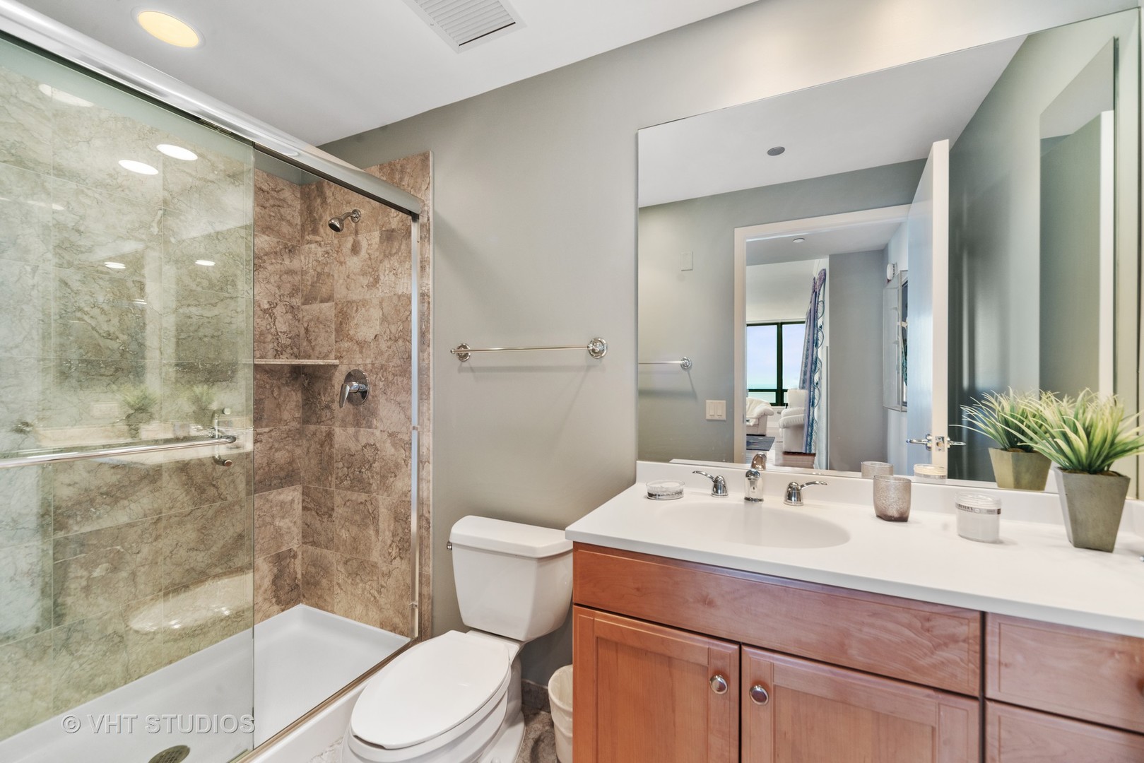 600 N LAKE SHORE Drive Unit: 2211