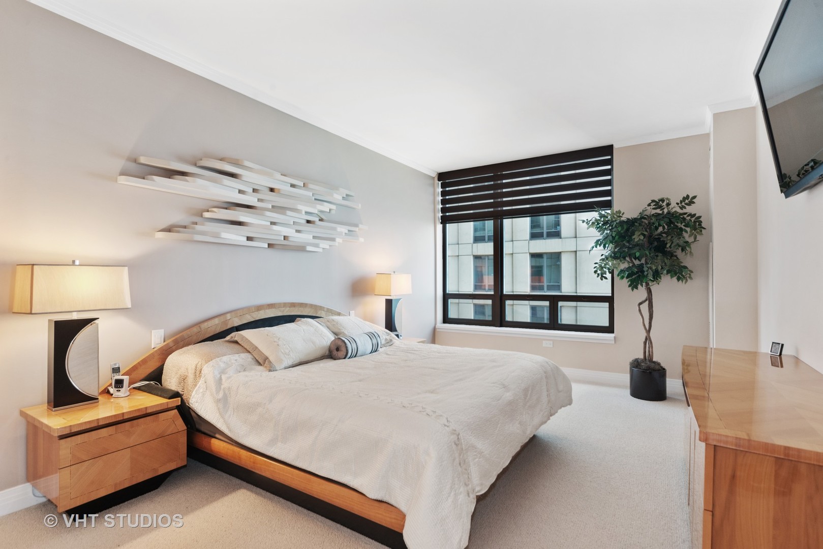 600 N LAKE SHORE Drive Unit: 2211