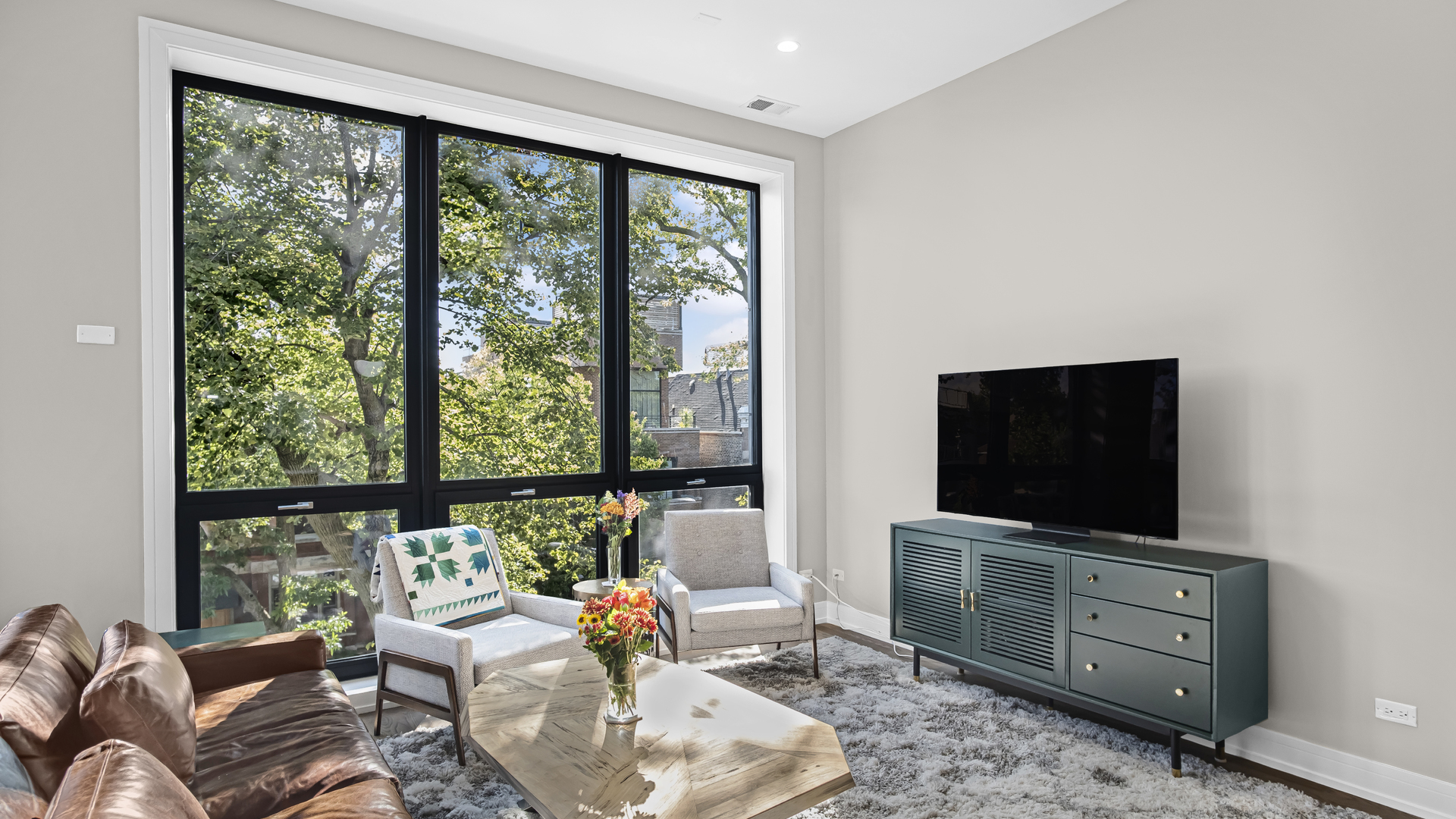 944 N Winchester Avenue Unit: 3