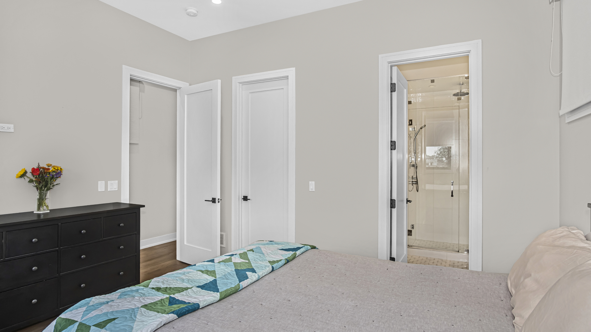 944 N Winchester Avenue Unit: 3