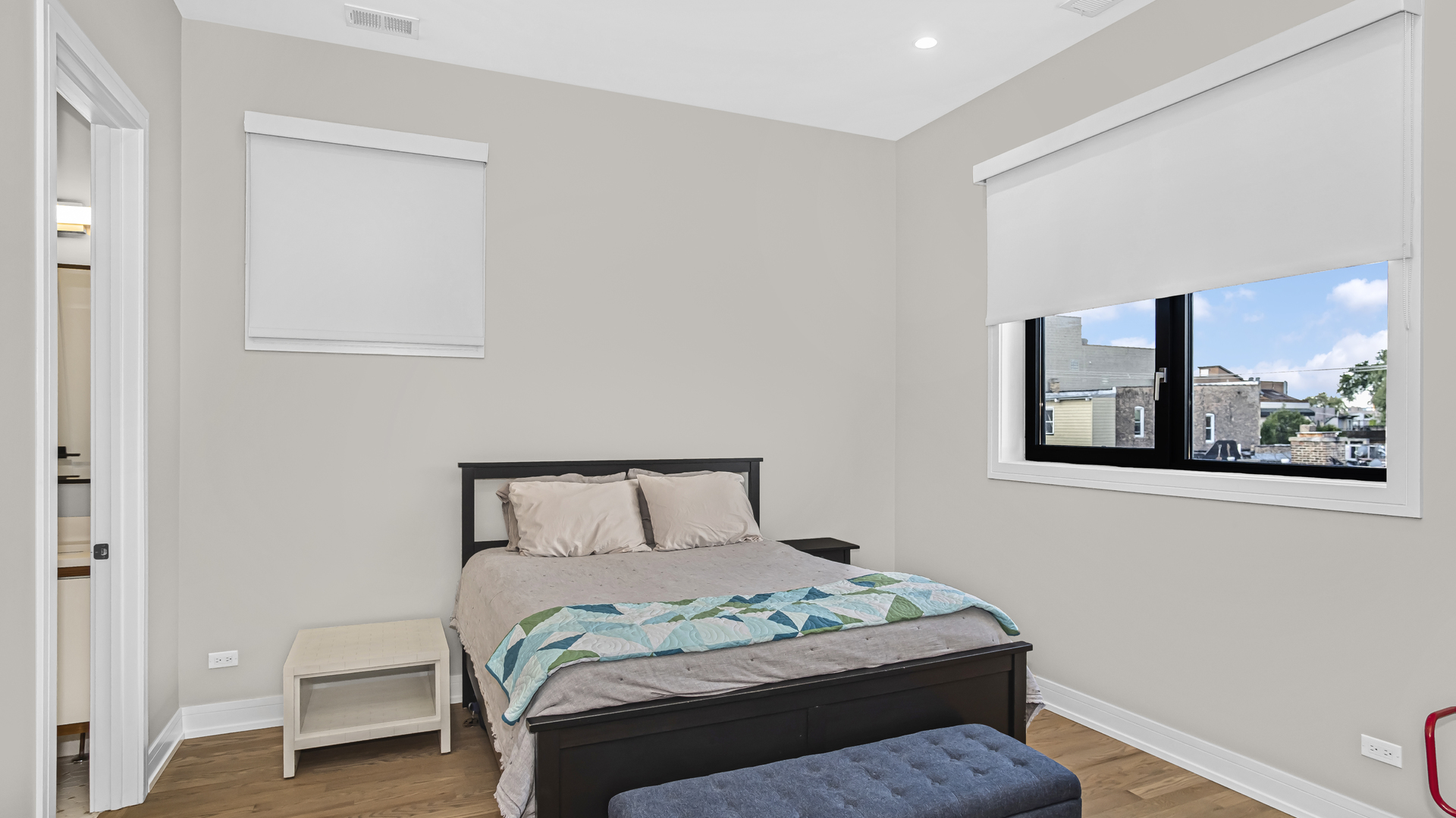 944 N Winchester Avenue Unit: 3