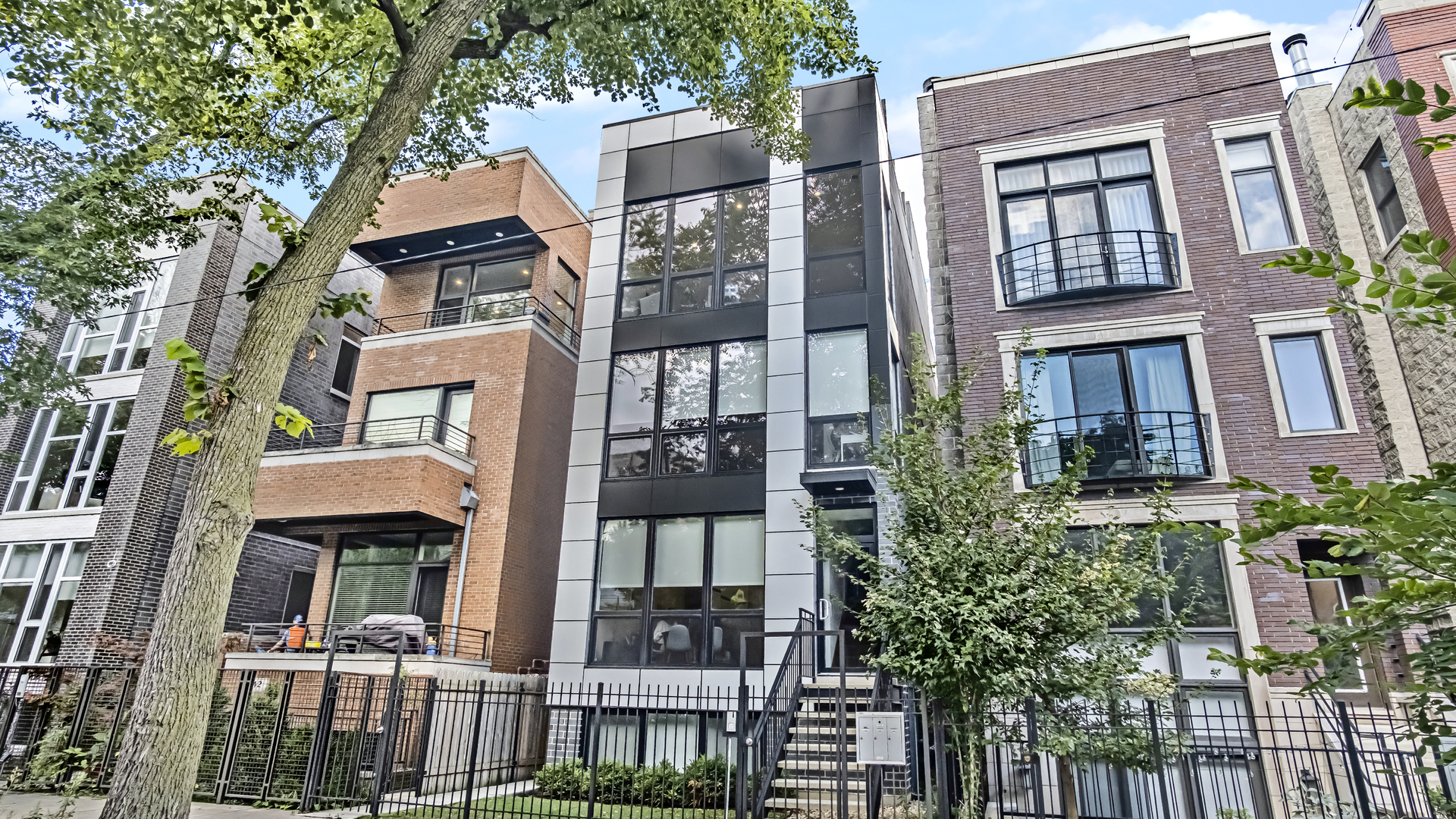944 N Winchester Avenue Unit: 3