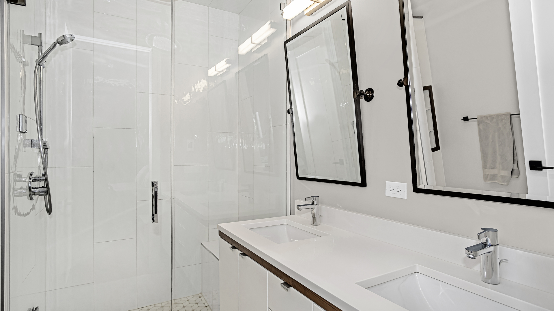 944 N Winchester Avenue Unit: 3