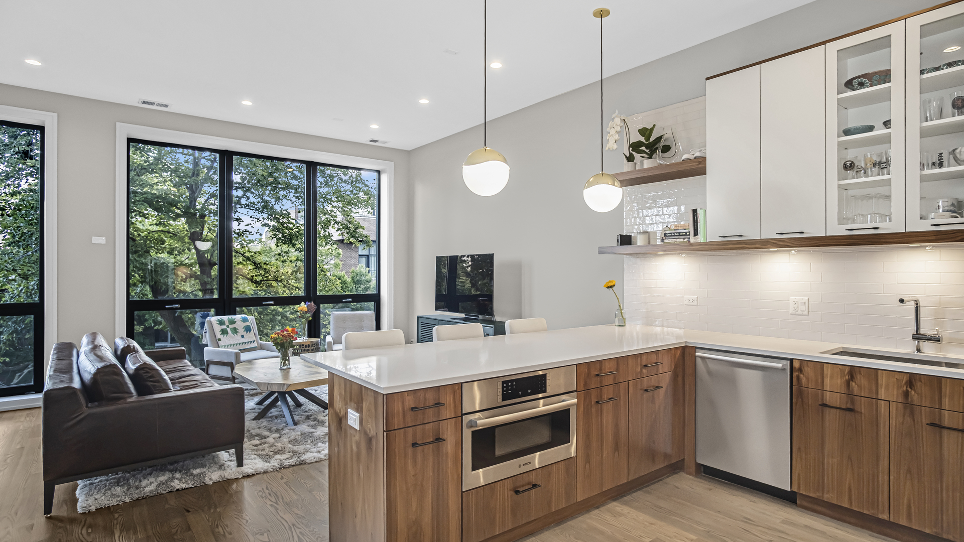 944 N Winchester Avenue Unit: 3