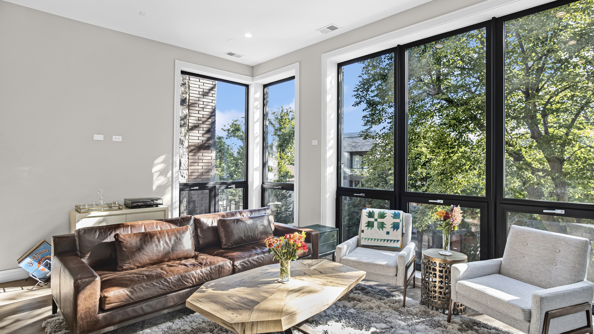 944 N Winchester Avenue Unit: 3