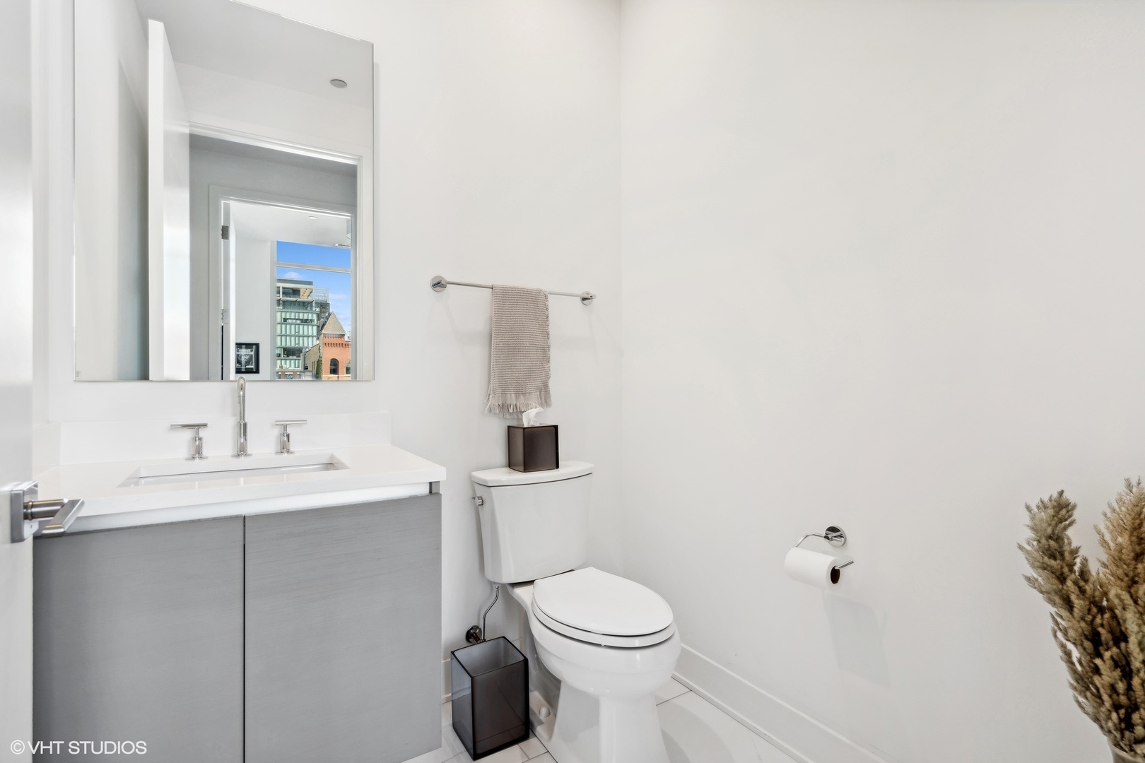 360 W Erie Street Unit: 4B