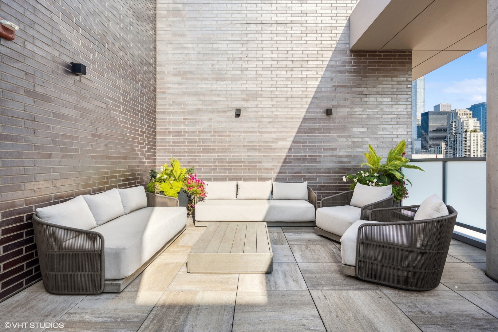 360 W Erie Street Unit: 4B