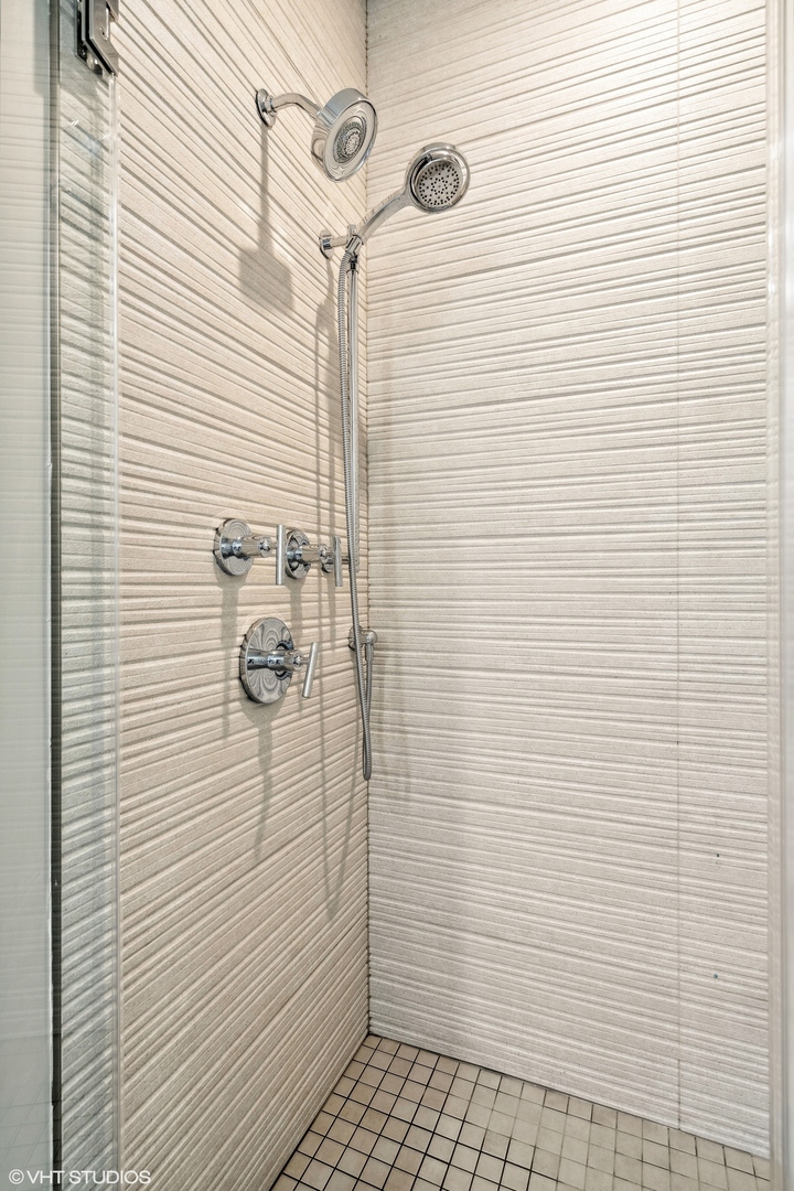360 W Erie Street Unit: 4B