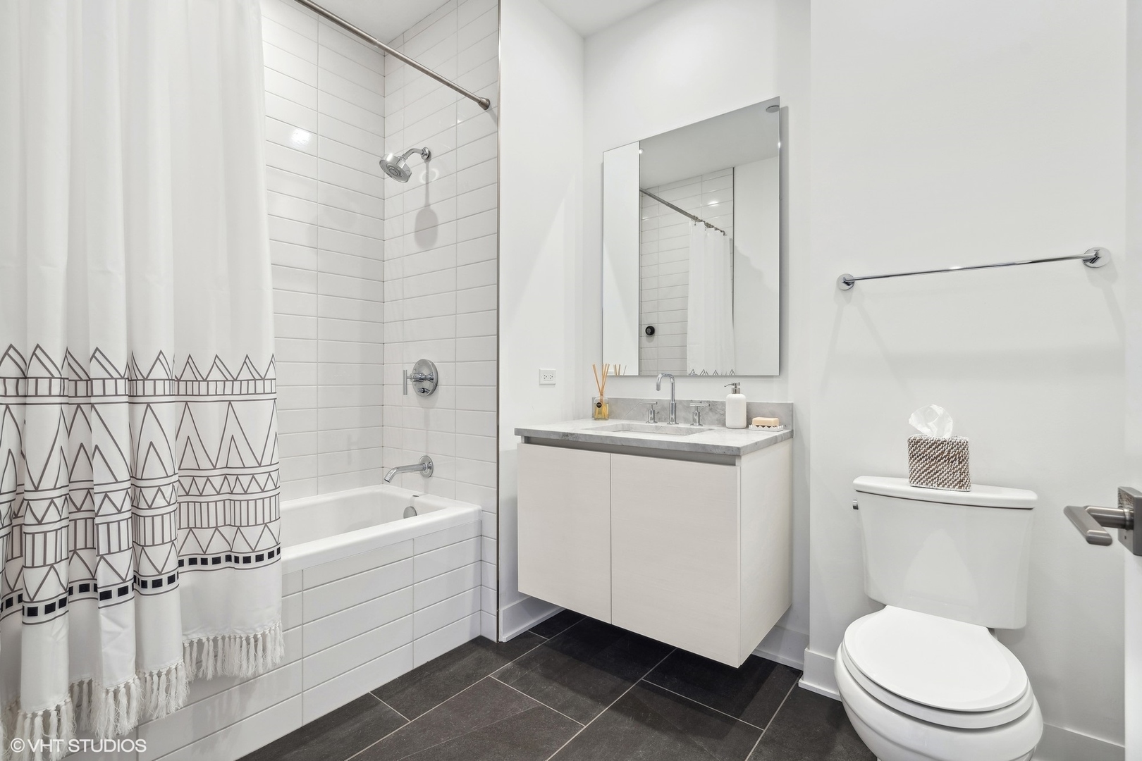 360 W Erie Street Unit: 4B