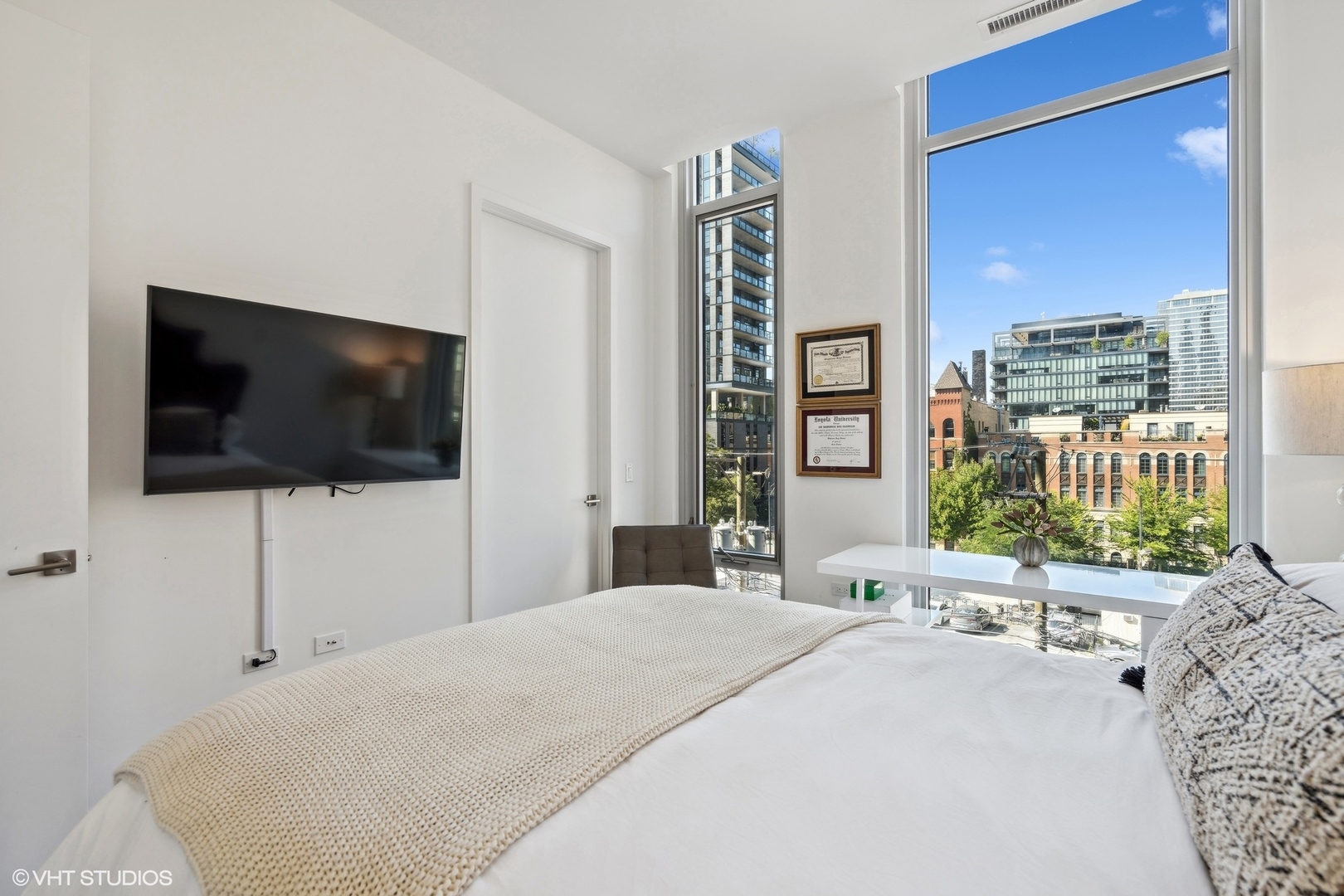 360 W Erie Street Unit: 4B