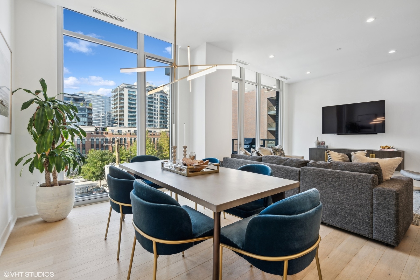 360 W Erie Street Unit: 4B