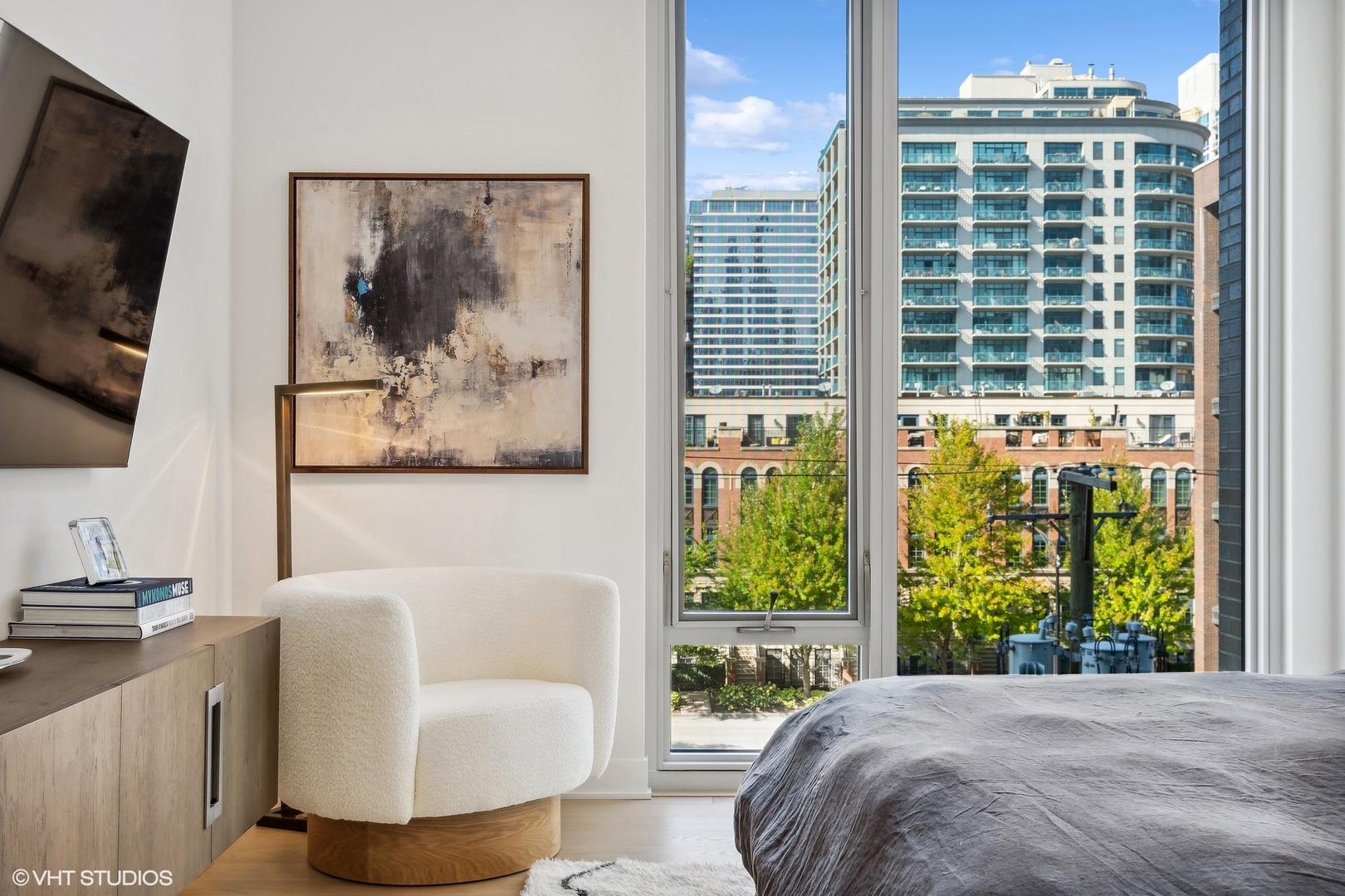 360 W Erie Street Unit: 4B