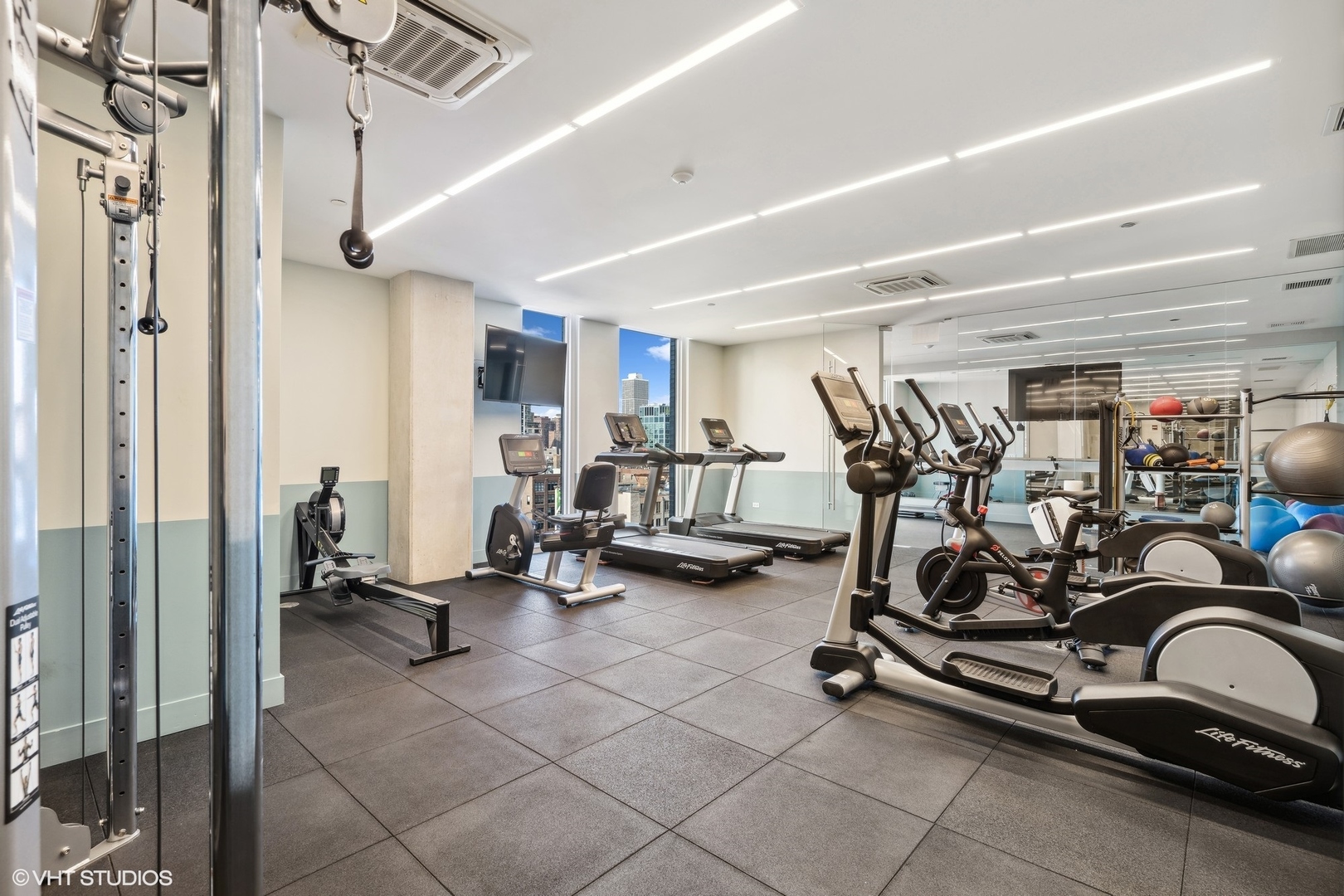 360 W Erie Street Unit: 4B