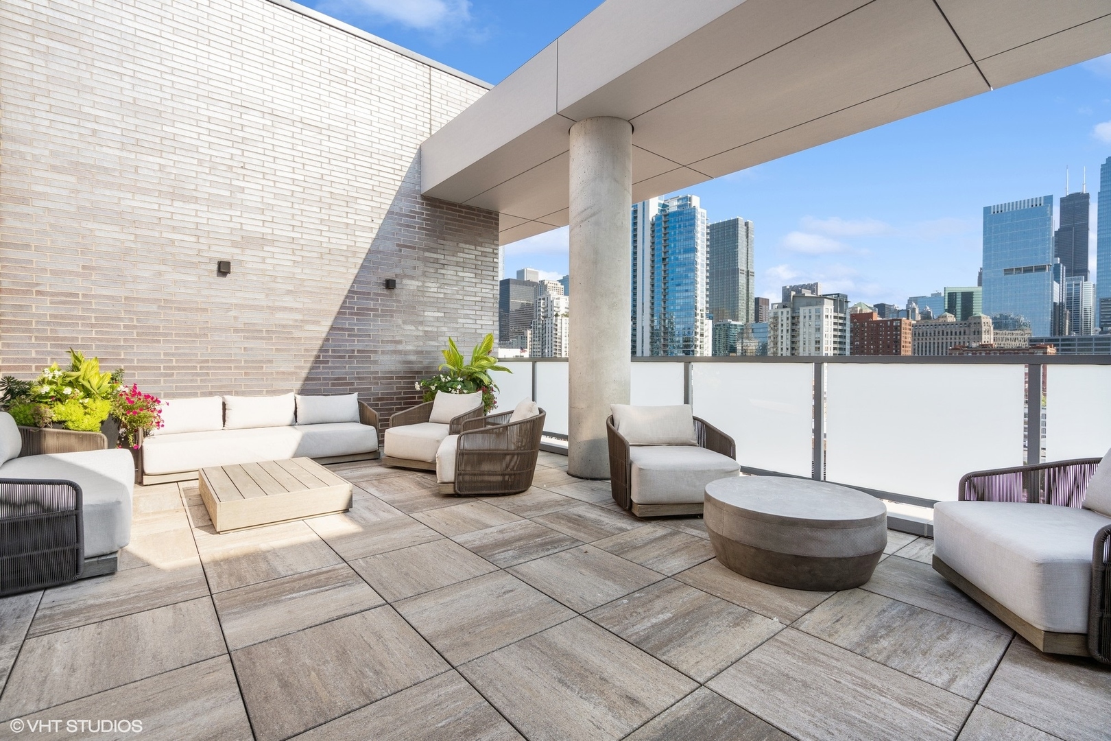 360 W Erie Street Unit: 4B