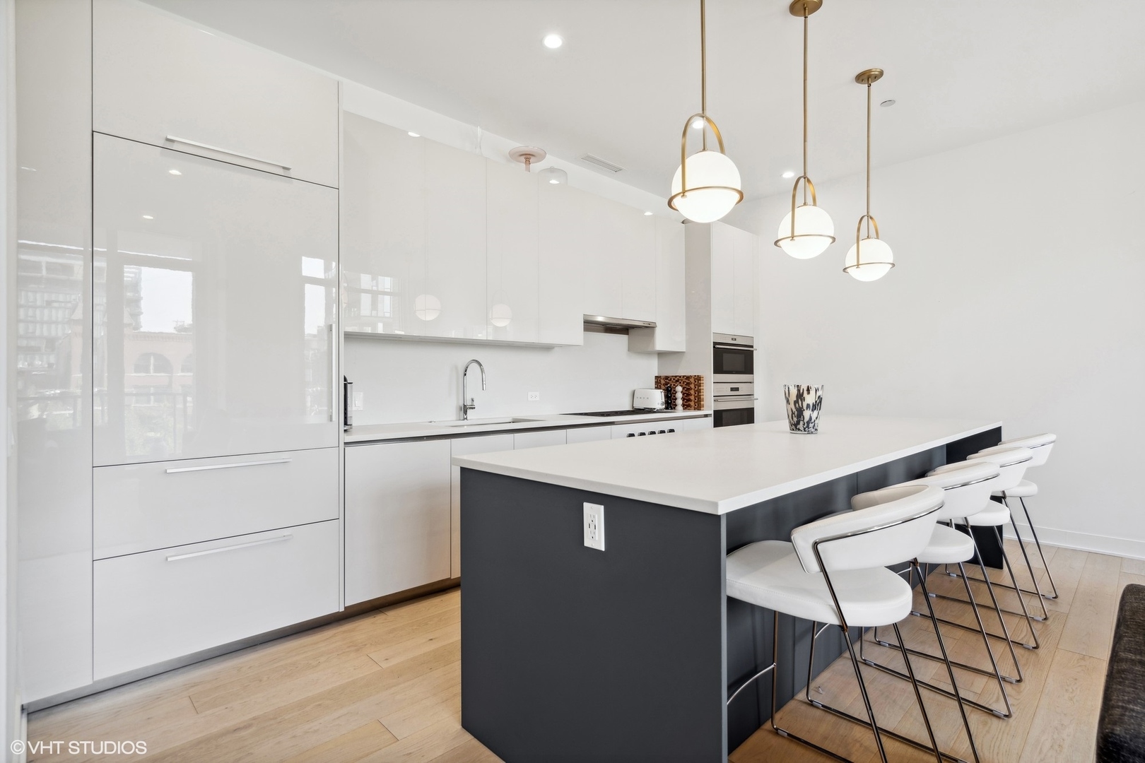 360 W Erie Street Unit: 4B