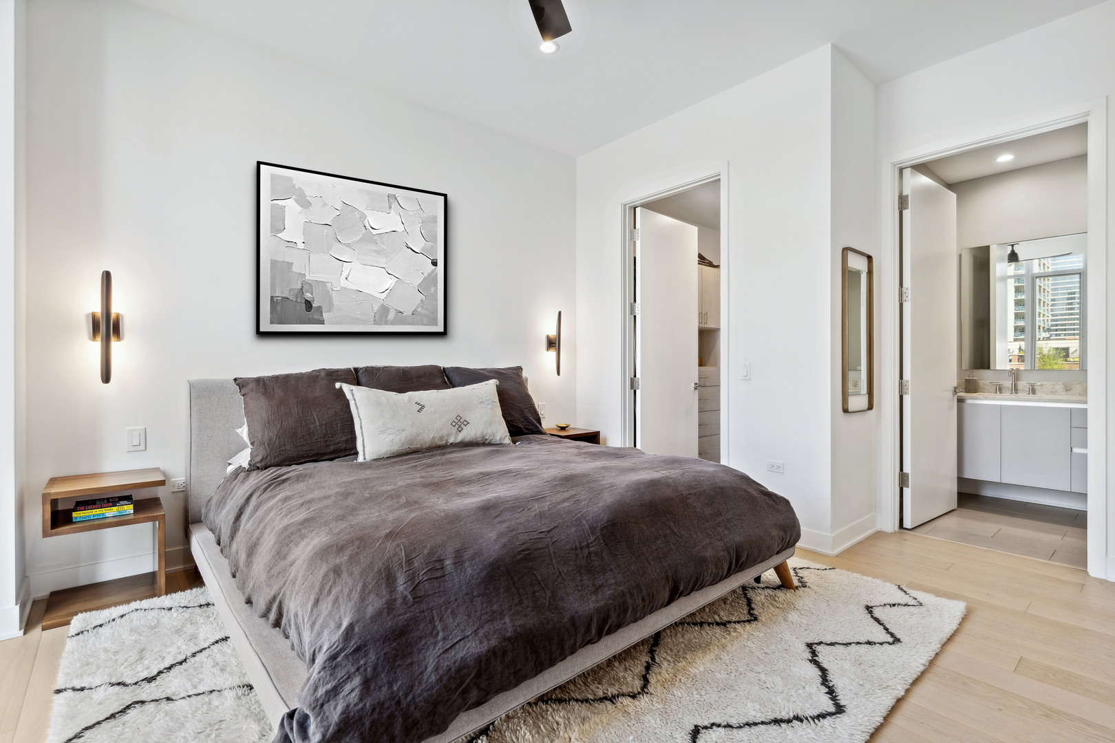 360 W Erie Street Unit: 4B