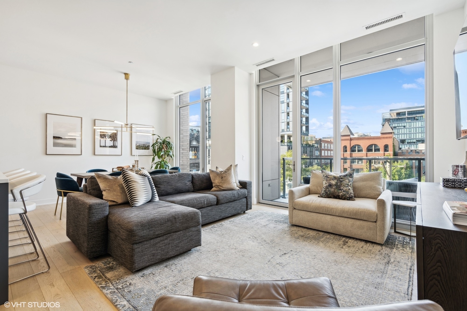 360 W Erie Street Unit: 4B