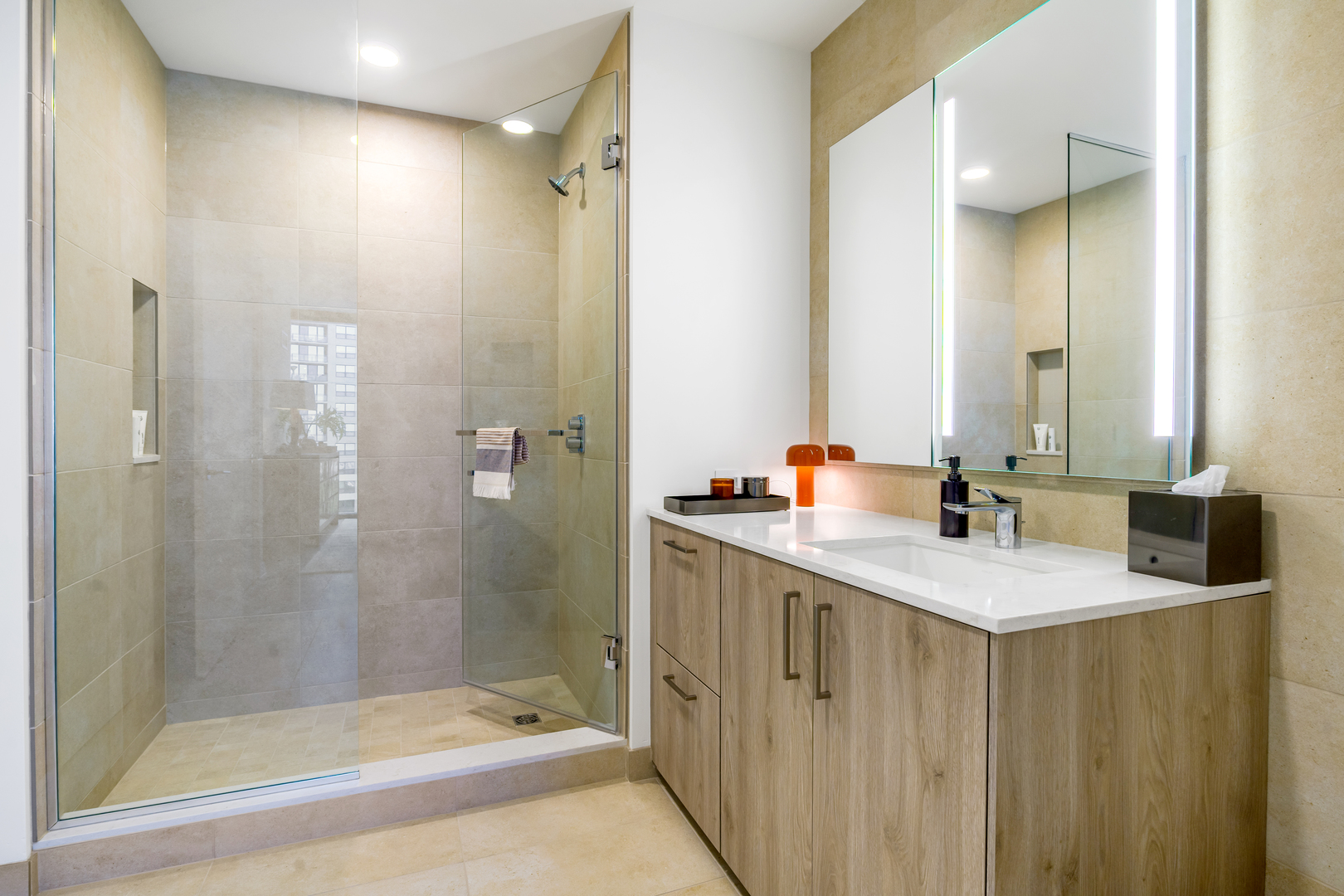 211 N Harbor Drive Unit: 2805