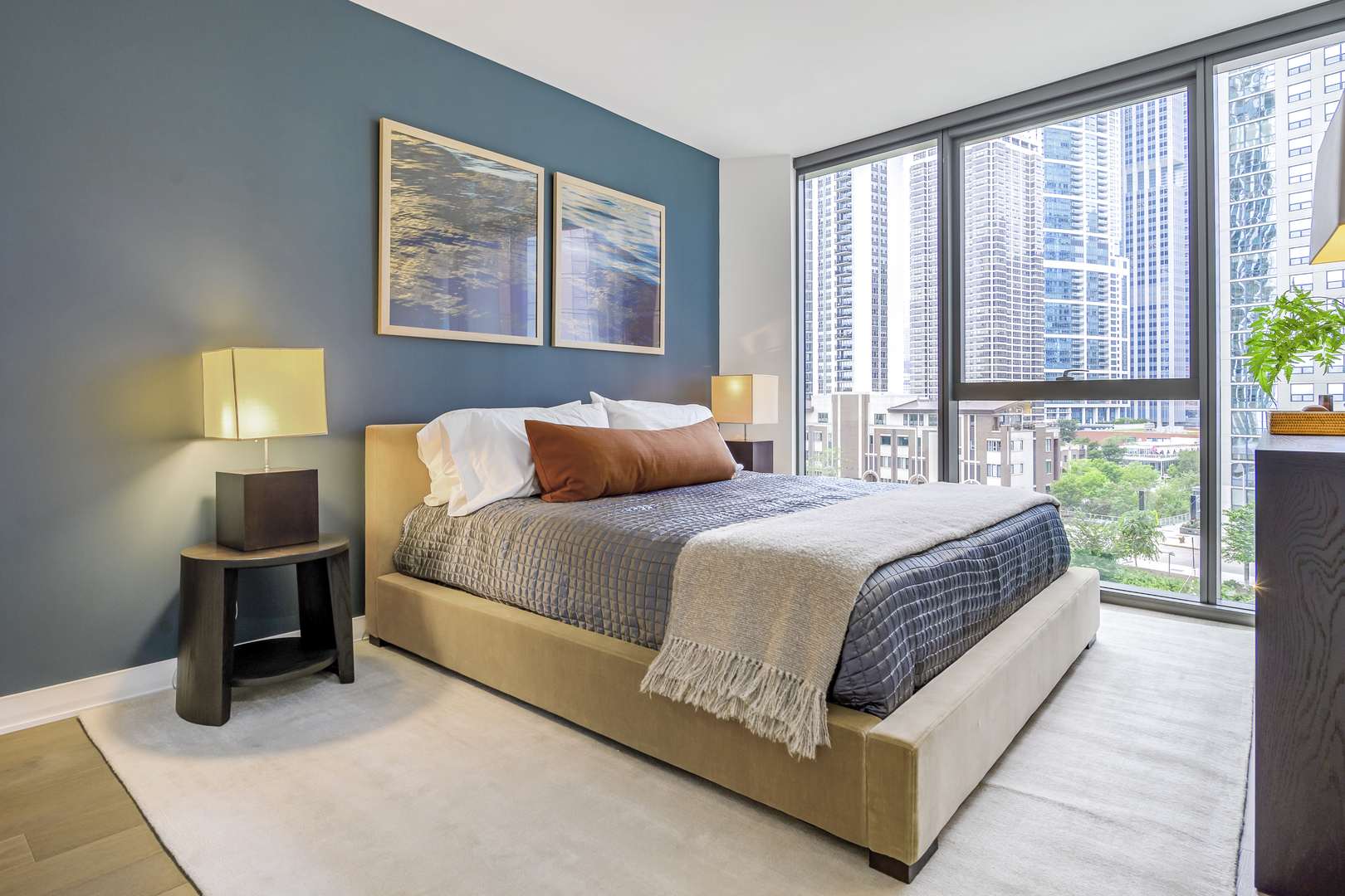 211 N Harbor Drive Unit: 2805