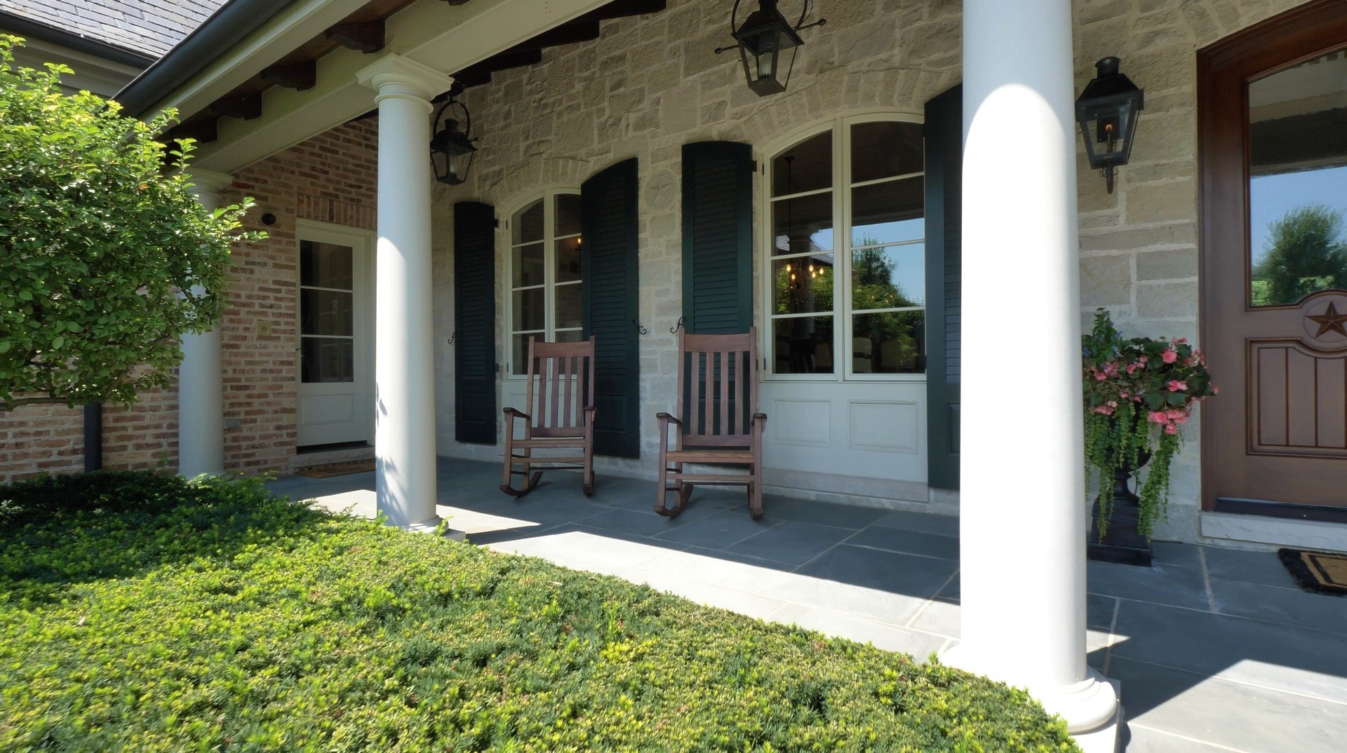 1270 W Whitmore Court