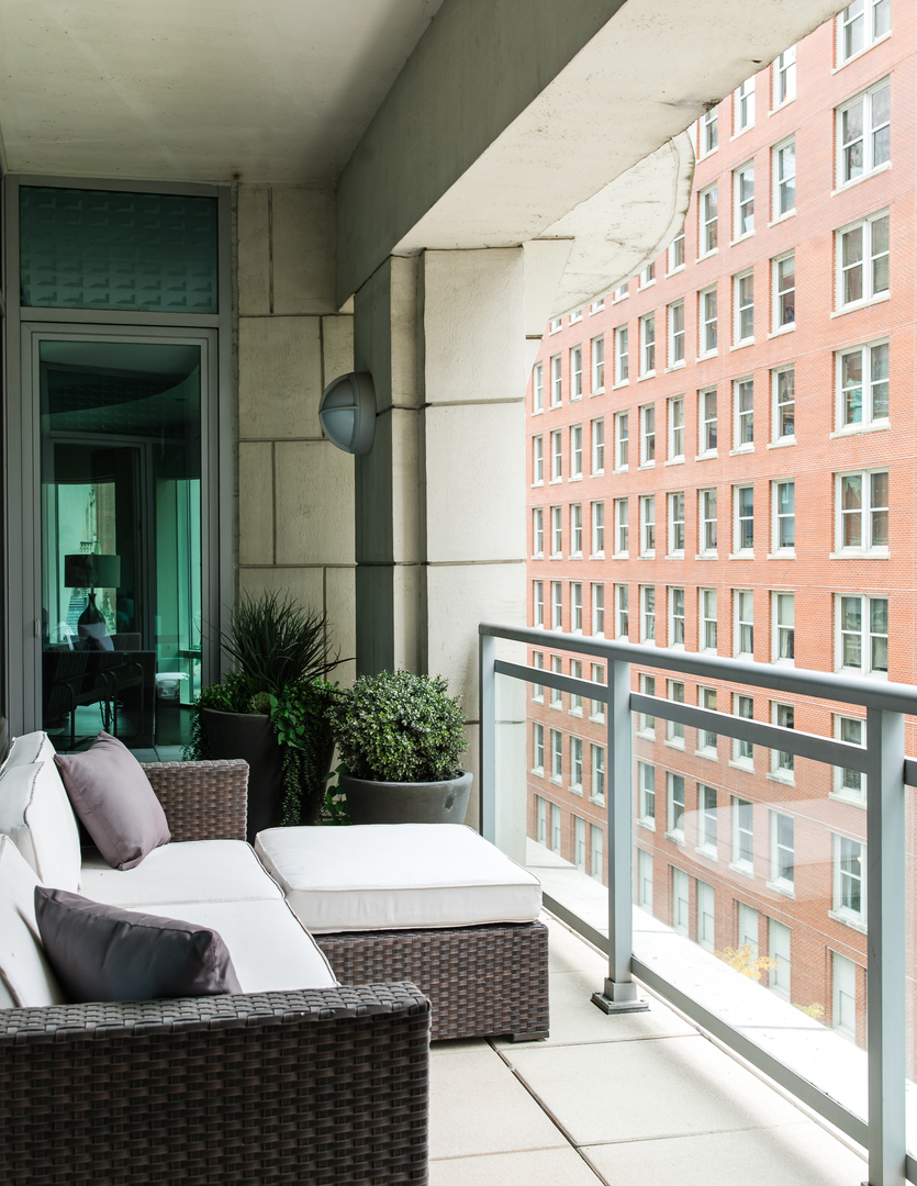 50 E Chestnut Street Unit: 501