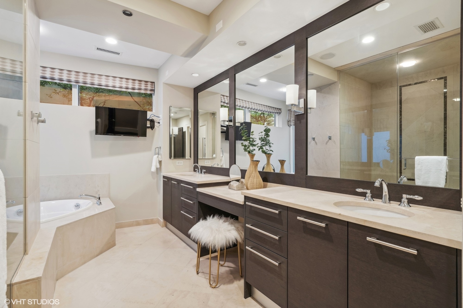 50 E Chestnut Street Unit: 501