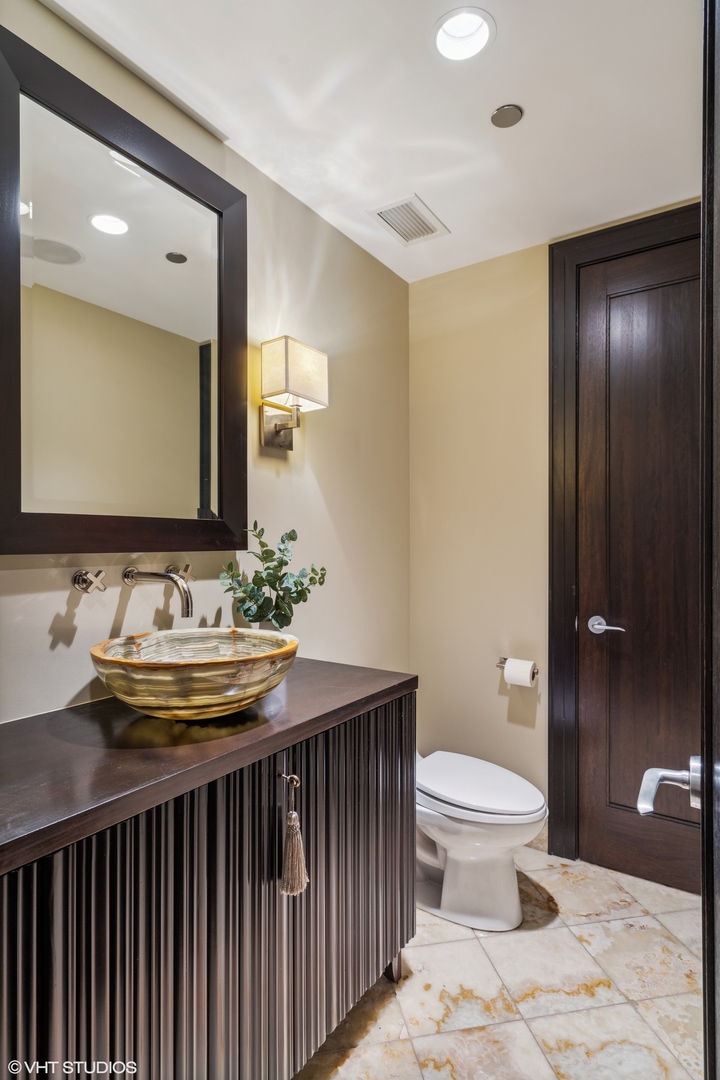 50 E Chestnut Street Unit: 501