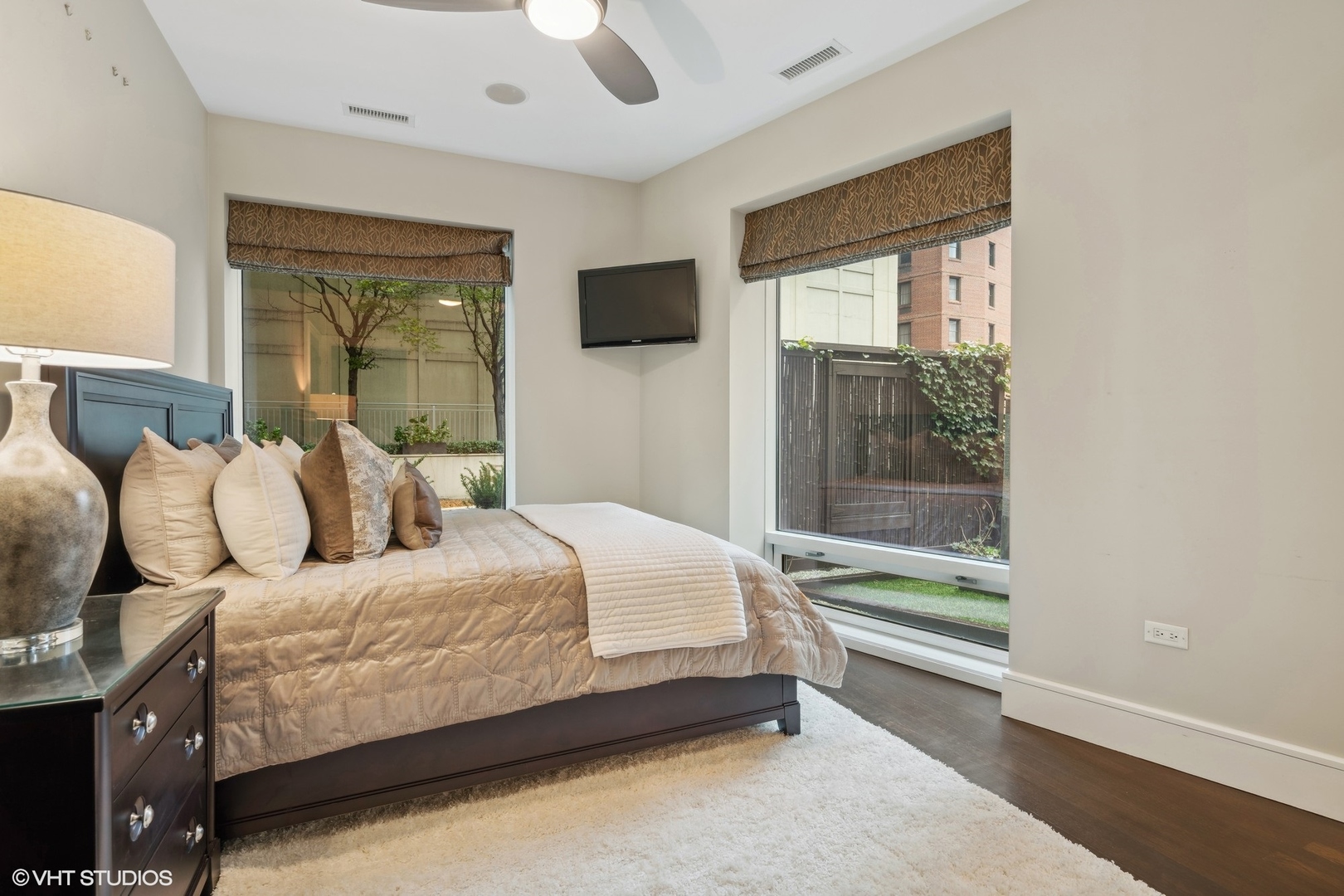 50 E Chestnut Street Unit: 501