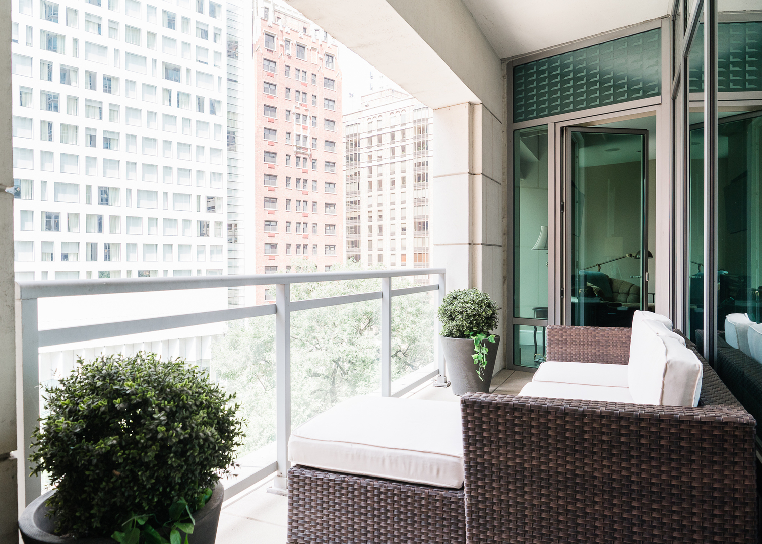 50 E Chestnut Street Unit: 501