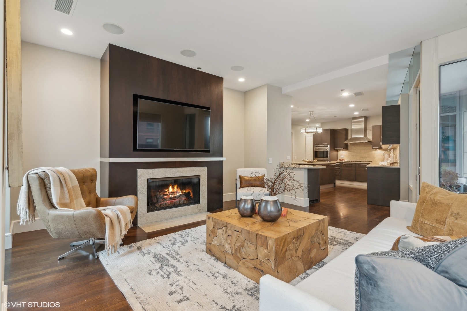 50 E Chestnut Street Unit: 501