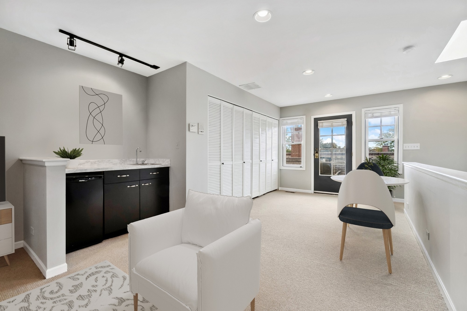 2632 N Southport Avenue