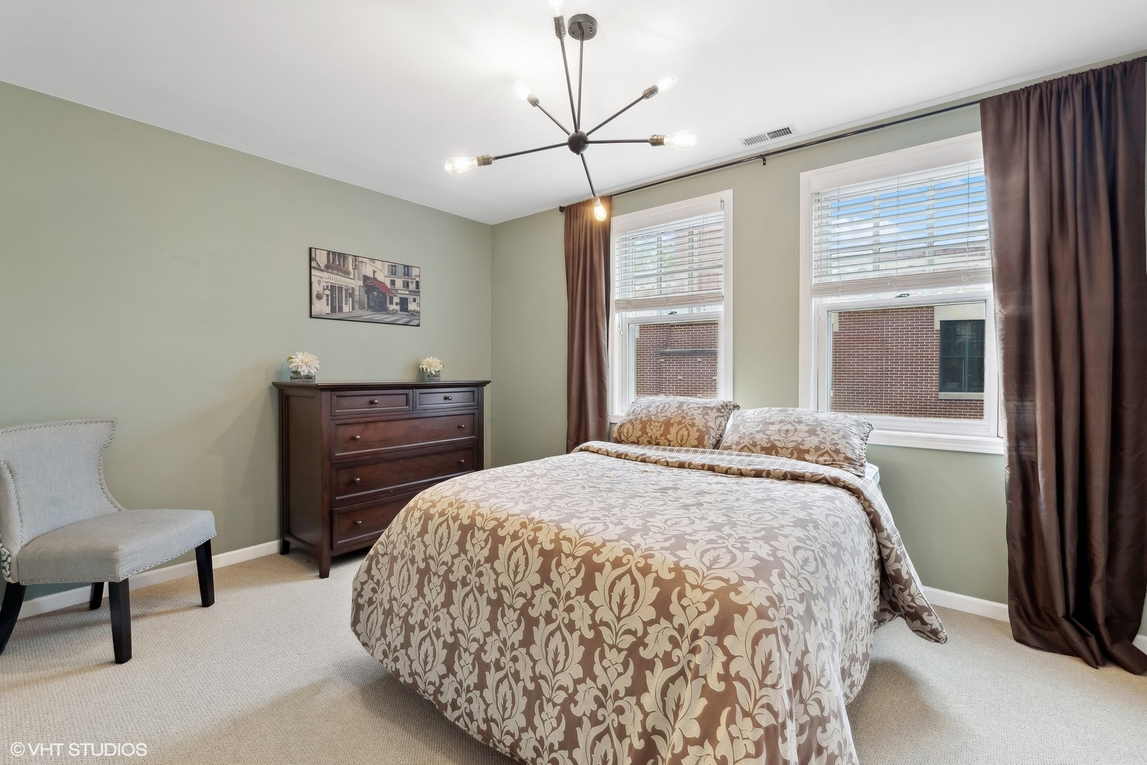 2632 N Southport Avenue