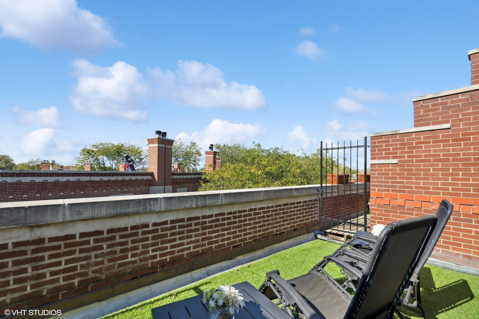 2632 N Southport Avenue