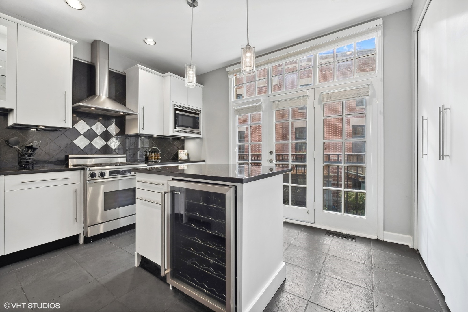 2632 N Southport Avenue