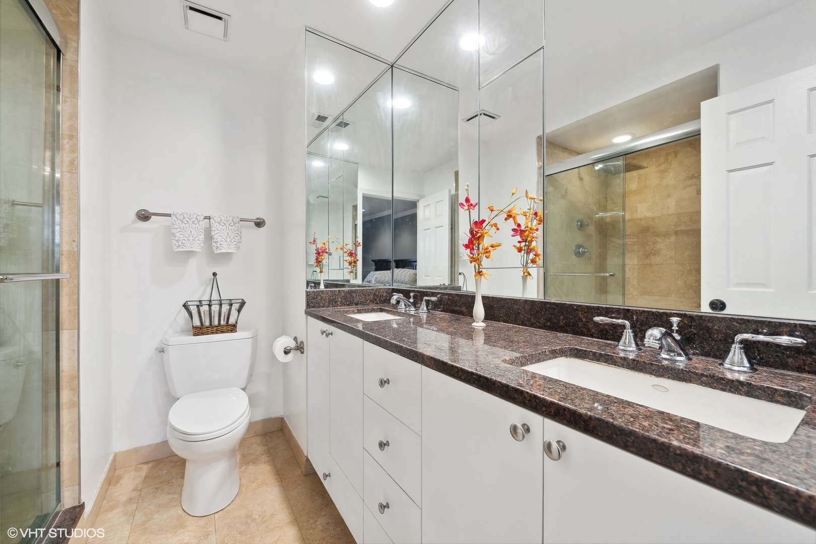 2632 N Southport Avenue