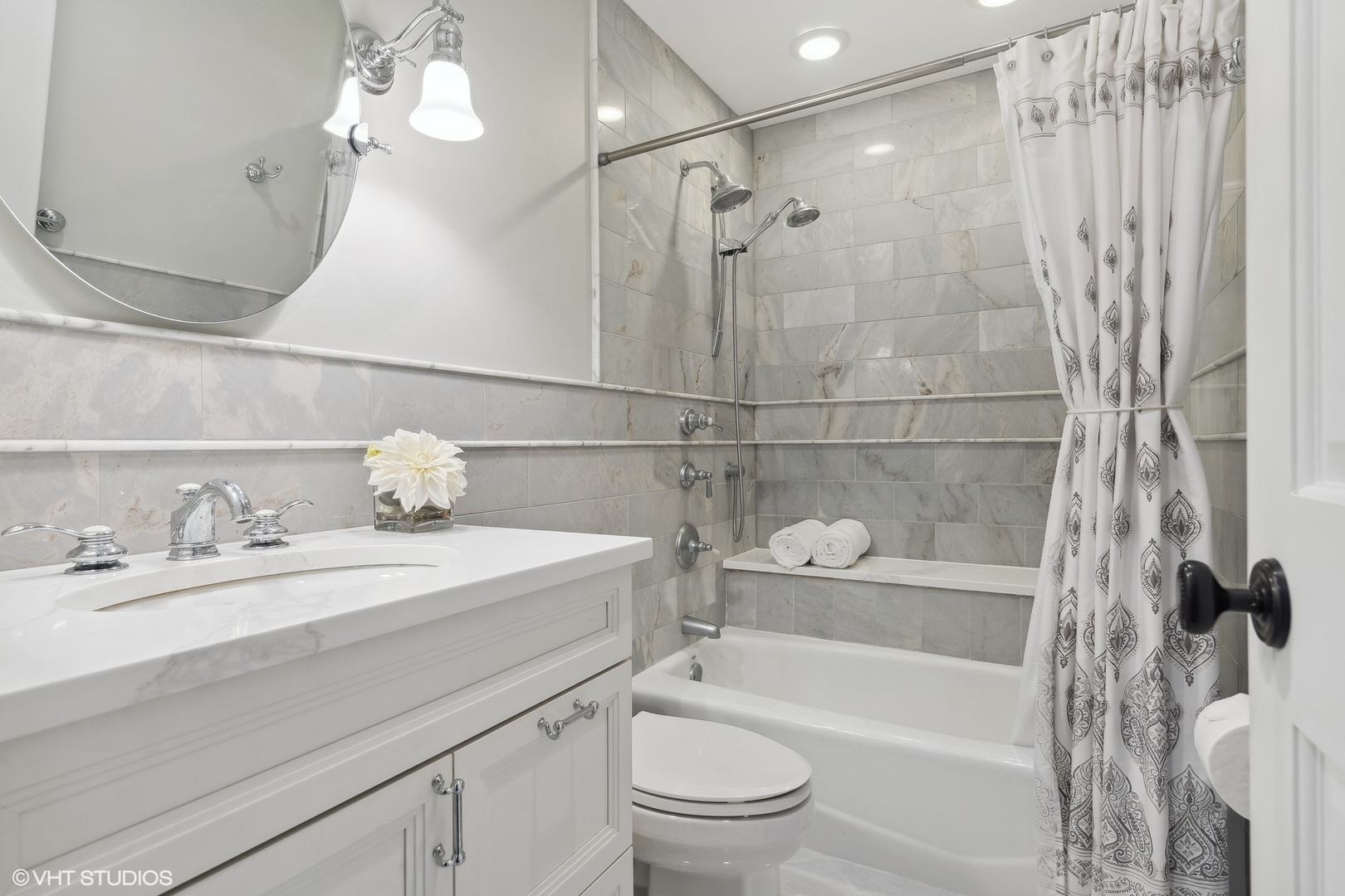 2632 N Southport Avenue